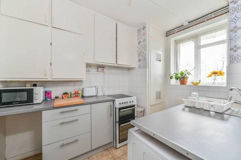 2 bedroom flat for sale, Weir Road, Balham, London, SW12