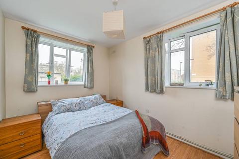 2 bedroom flat for sale, Weir Road, Balham, London, SW12