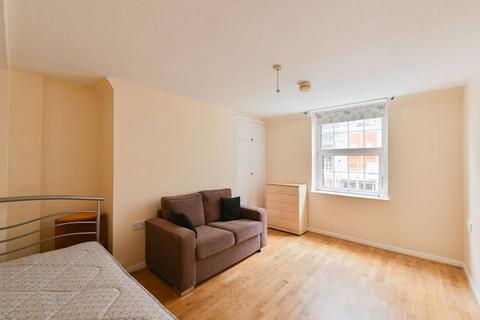 Studio to rent, Ebury Bridge Road, Pimlico, London, SW1W