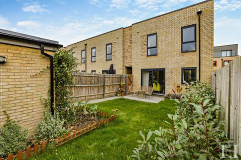 3 bedroom end of terrace house for sale, Cambridge