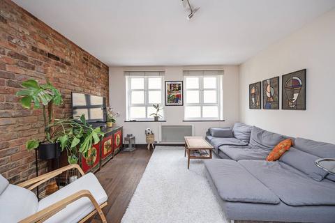 2 bedroom flat to rent, Fuller Close, E2, Spitalfields, London, E2