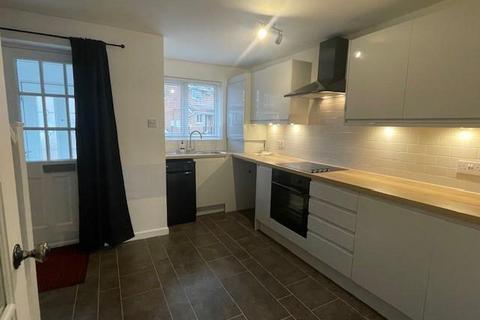 2 bedroom semi-detached house to rent, Wastwater Drive, Bradford BD6