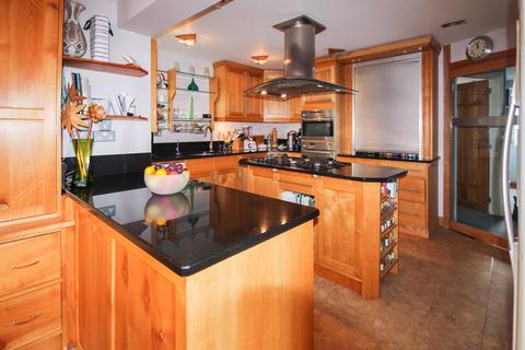 3 bedroom semi-detached house for sale, Hawkinge - Offers In Excess of £325,000