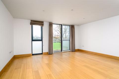 2 bedroom apartment to rent, Parkview, Hersham