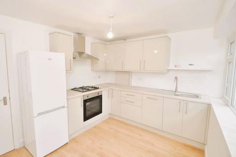 2 bedroom maisonette to rent, Montem Road, New Malden