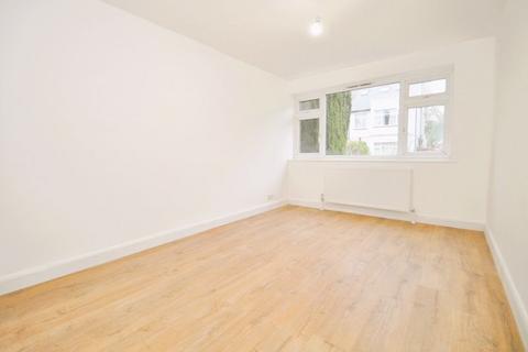 2 bedroom maisonette to rent, Montem Road, New Malden