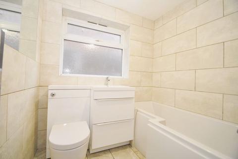 2 bedroom maisonette to rent, Montem Road, New Malden