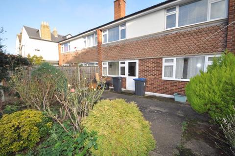 2 bedroom maisonette to rent, Montem Road, New Malden