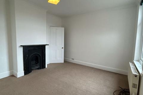 3 bedroom terraced house to rent, York Street, Cowes