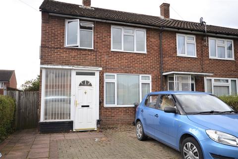 3 bedroom end of terrace house to rent, Monksfield Way, Slough