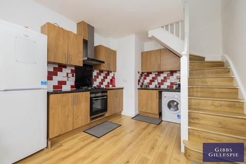 2 bedroom maisonette to rent, Hazeldene Drive, Pinner