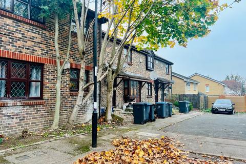 2 bedroom terraced house to rent, Chancellor Gardens