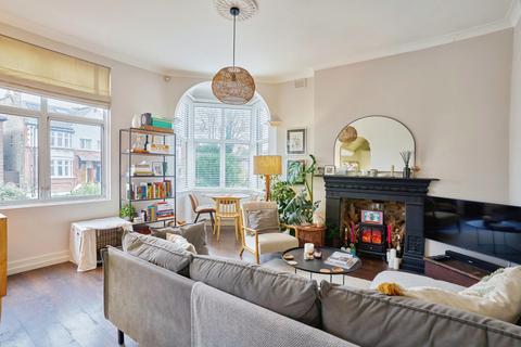 2 bedroom flat to rent, Knolly Road, SW16