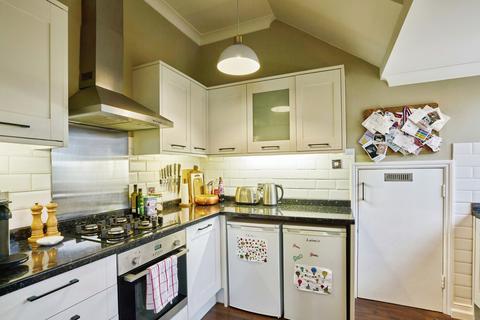 2 bedroom flat to rent, Knolly Road, SW16