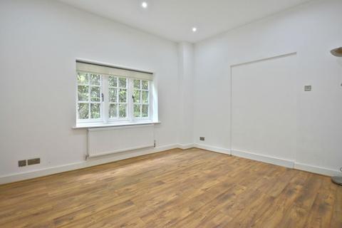 Studio to rent, Wiltshire Road, Wokingham