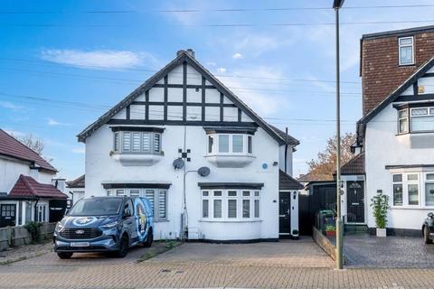 3 bedroom semi-detached house for sale, Magpie Hall Lane, Bromley