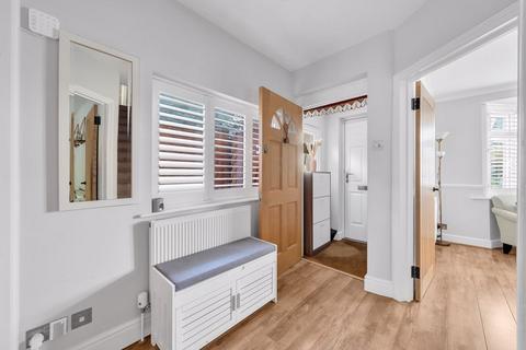 3 bedroom semi-detached house for sale, Magpie Hall Lane, Bromley