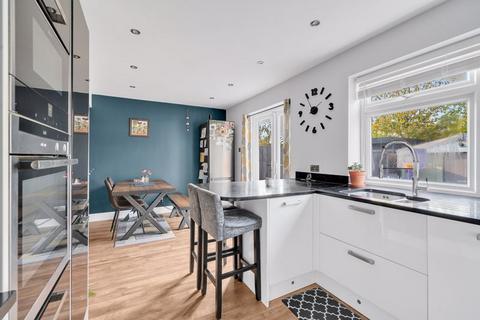 3 bedroom semi-detached house for sale, Magpie Hall Lane, Bromley