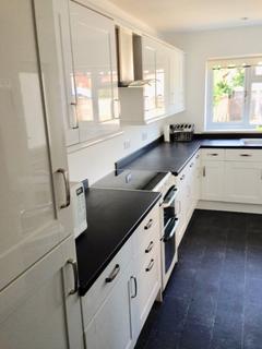 5 bedroom terraced house to rent, Gloucester Road, Cheltenham GL51