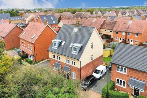 4 bedroom semi-detached house for sale, Hilton Close, Bedford MK42