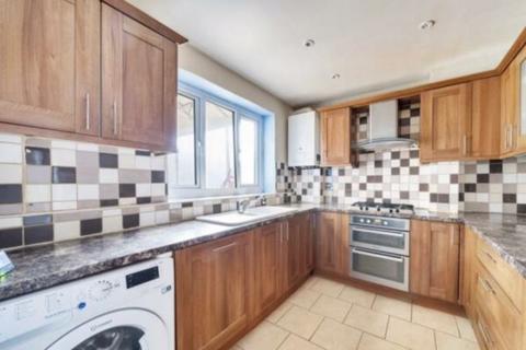 3 bedroom terraced house to rent, Widecombe Road, London SE9