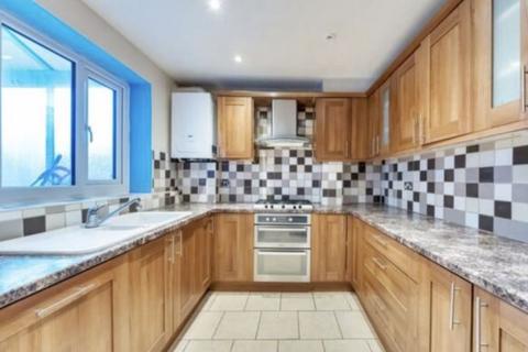 3 bedroom terraced house to rent, Widecombe Road, London SE9