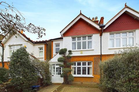 4 bedroom semi-detached house to rent, Deanhill Road