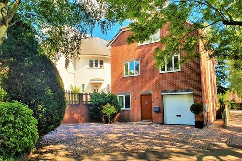 5 bedroom detached house to rent, Castle Bank, Stafford ST16