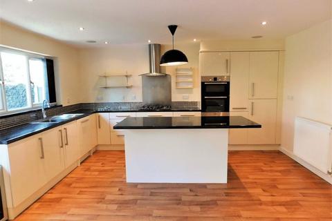 5 bedroom detached house to rent, Castle Bank, Stafford ST16