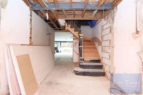 14 Ashfields, Loughton, IG10 1SB