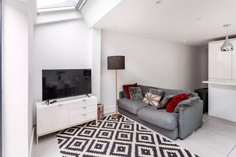 3 bedroom apartment for sale, London W6