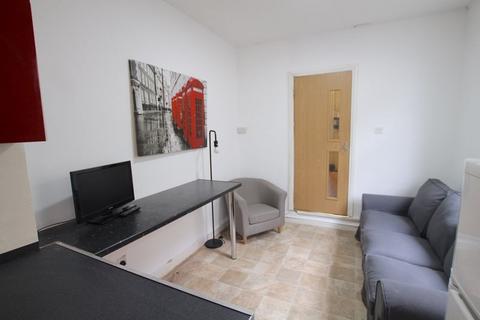 5 bedroom terraced house to rent, Brithdir Street, Cardiff CF24