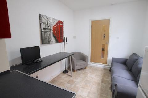 5 bedroom terraced house to rent, Brithdir Street, Cardiff CF24