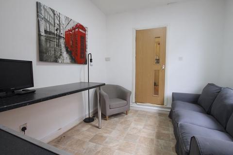 5 bedroom terraced house to rent, Brithdir Street, Cardiff CF24