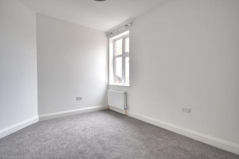 2 bedroom flat to rent, Streatham High Road, London, SW16