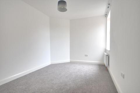 2 bedroom flat to rent, Streatham High Road, London, SW16