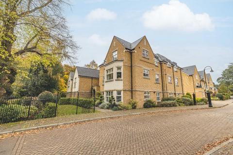 2 bedroom flat for sale, Queenswood Crescent, Englefield Green, TW20 0AS