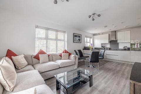 2 bedroom flat for sale, Queenswood Crescent, Englefield Green, TW20 0AS