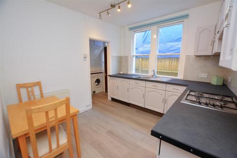 2 bedroom flat to rent, University Road, Colliers Wood SW19