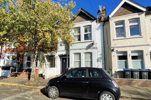 2 bedroom flat to rent, University Road, Colliers Wood SW19