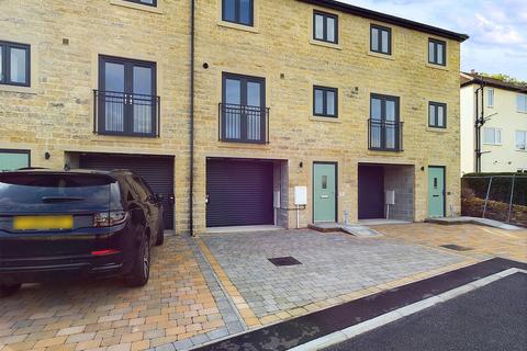 3 bedroom townhouse to rent, Nina Boyle Close, Utley, West Yorkshire, BD20