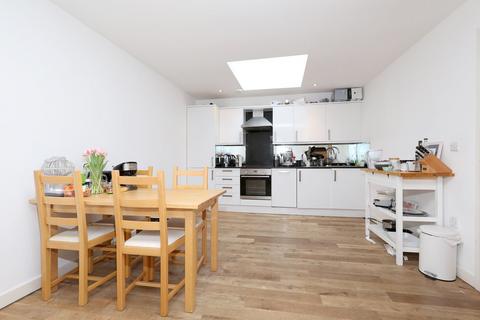 2 bedroom flat to rent, Arthur Road, London, N7