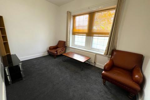 2 bedroom flat to rent, Belmont Road, London N15