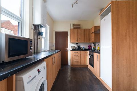 4 bedroom terraced house to rent, Buston Terrace, Newcastle Upon Tyne NE2