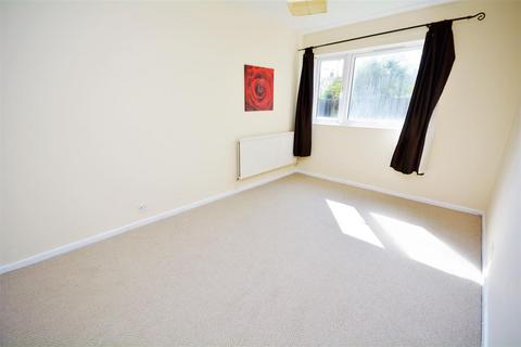 2 bedroom flat to rent, Sheldrick Close, Colliers Wood SW19