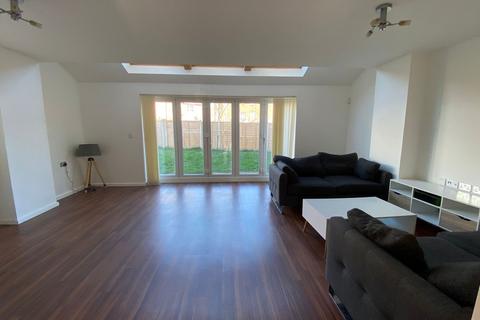 3 bedroom semi-detached house to rent, Kempster Gardens, Salford M7