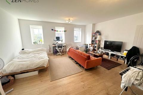 Studio to rent, London E2