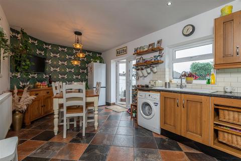 12 School Street, Greetland, Halifax, HX4 8JB