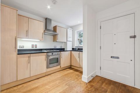 3 bedroom terraced house to rent, Holm Oak Mews, London SW4