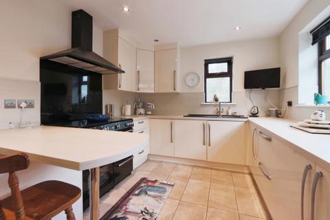 3 bedroom bungalow for sale, Oban Terrace, Wakefield WF3